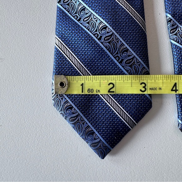 Classic Silk Tie - Picture 5 of 8